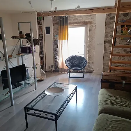 Charmante Maison Village Casa de Férias Querigut