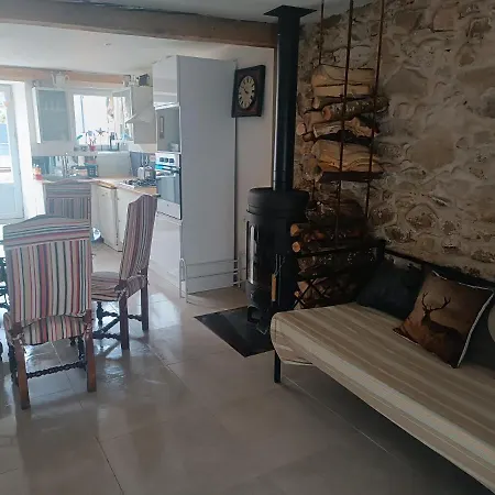 Casa de Férias Charmante Maison Village Querigut